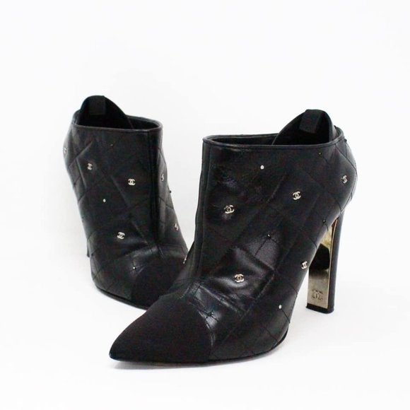CHANEL #22040 Black Leather Quilted Pointy Toe Booties (US 9 EU 39) - Picture 1 of 10